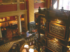 I källaren under Old Bank of England pub i London bakade Sweeney Todd pajer