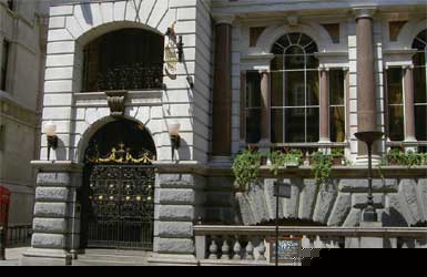 Entrén till Old Bank of England pub, London