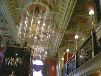 Vackert stucktak på Old Bank of England pub i London